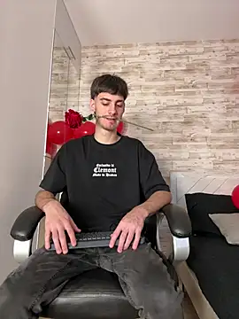 Snapshot of Emir_Ozan_ chatting on February 13, 2026, 7:14 pm Emir Ozan online show from February 13, 2026, 7:14 pm