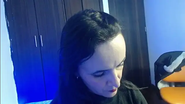 Juliana  lx online show from November 28, 2025, 1:00 pm