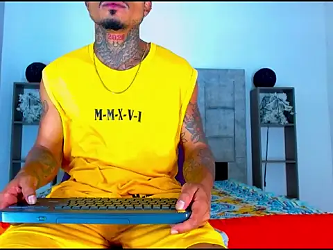 Hot Latino x online show from February 10, 2026, 12:37 pm