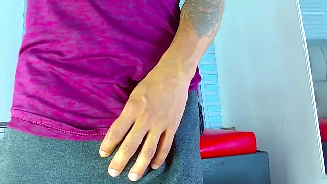 Hot Latino x online show from March 14, 2026, 12:44 pm