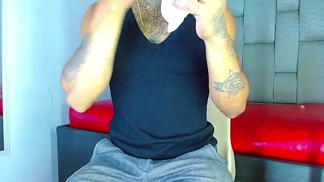 Hot Latino x online show from March 26, 2026, 12:47 pm