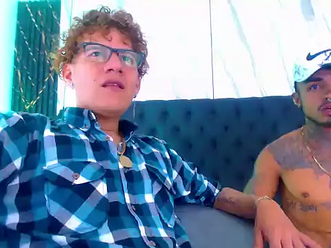 Hot Latino x online show from December 1, 2025, 7:37 pm