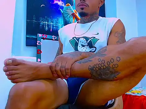 Hot Latino x online show from March 8, 2026, 7:39 pm