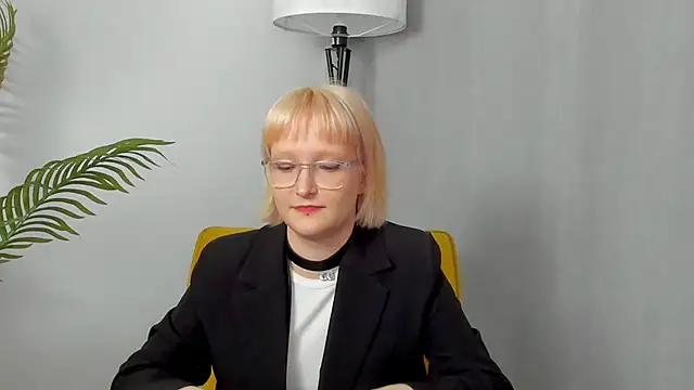 Snapshot of OrphaPerkins chatting on November 21, 2025, 7:07 am OrphaPerkins online show from November 21, 2025, 7:07 am