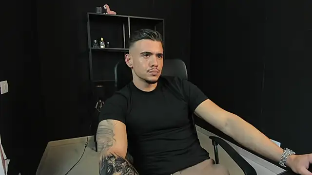 Snapshot of ElijahThorne chatting on April 27, 2026, 10:24 am ElijahThorne online show from April 27, 2026, 10:24 am
