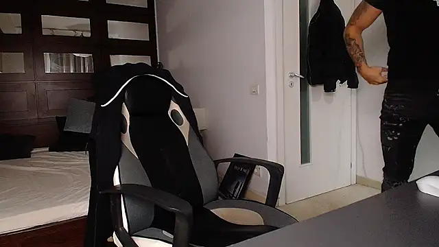 ElijahThorne online show from February 24, 2026, 6:36 am