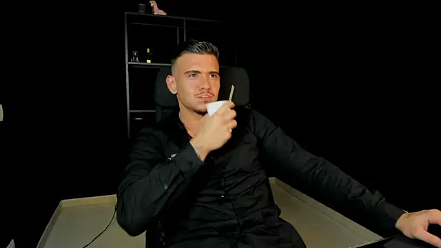 ElijahThorne online show from April 7, 2026, 5:20 am