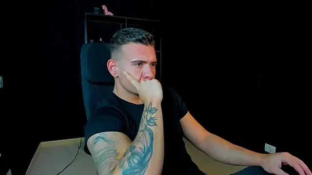 ElijahThorne online show from April 3, 2026, 6:42 am