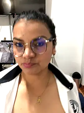 Rosa Vidal  online show from November 24, 2025, 7:14 pm