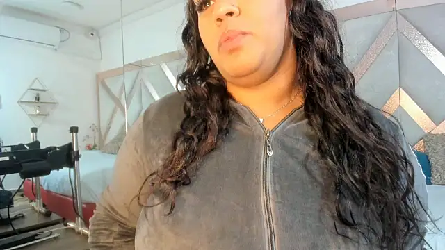 lathiffa online show from January 12, 2026, 8:47 pm