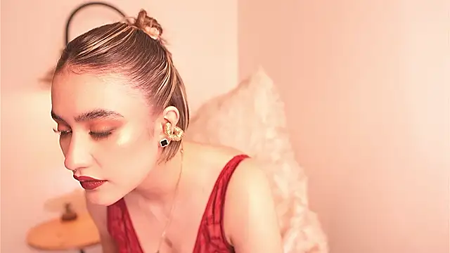 Snapshot of Mackenzie_Lia chatting on February 14, 2026, 1:50 am Mackenzie Lia online show from February 14, 2026, 1:50 am