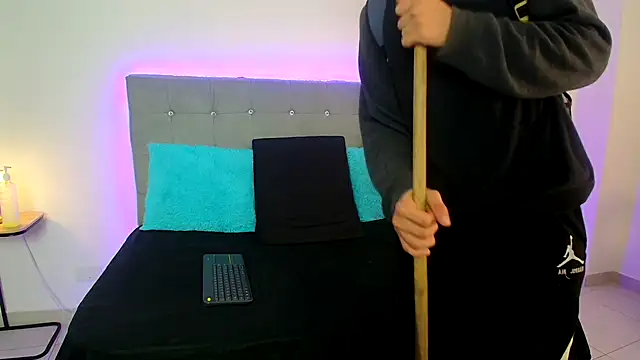 eren jeager online show from December 13, 2025, 8:04 pm