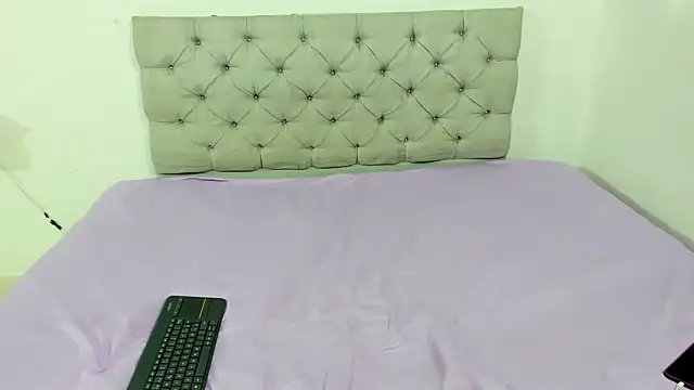 Briitney tovar online show from December 18, 2025, 3:55 am