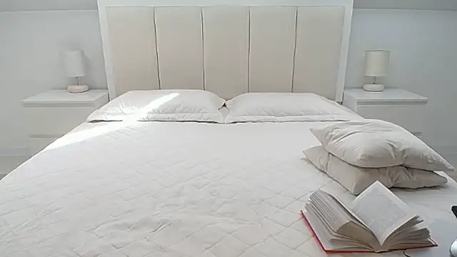 Snapshot of Milena29 chatting on March 11, 2025, 10:18 am Milena29 online show from March 11, 2025, 10:18 am