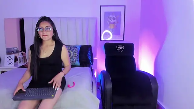 Mara Wolf01 online show from January 9, 2026, 7:32 pm