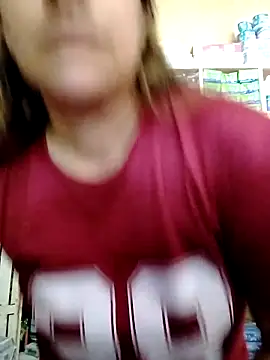 MIA-LARIOS online show from April 13, 2026, 3:38 pm