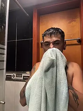 Snapshot of 1Panini21 chatting on April 22, 2026, 7:42 pm 1Panini21 online show from April 22, 2026, 7:42 pm