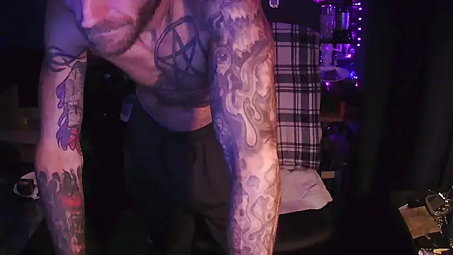 Snapshot of KingCole2390 chatting on February 16, 2026, 12:42 am KingCole2390 online show from February 16, 2026, 12:42 am