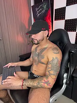 NikoHank online show from November 25, 2025, 4:24 am