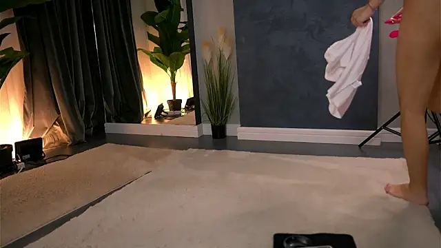 AishleyBee online show from April 8, 2026, 11:01 am