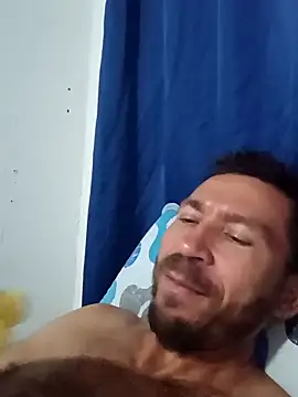 Snapshot of RobertoLuiz84 chatting on December 21, 2025, 7:26 pm RobertoLuiz84 online show from December 21, 2025, 7:26 pm