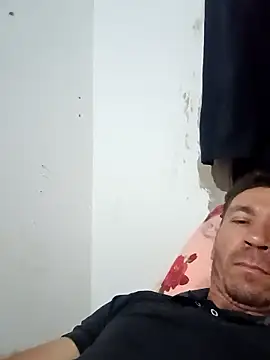 Snapshot of RobertoLuiz84 chatting on January 14, 2026, 2:59 am RobertoLuiz84 online show from January 14, 2026, 2:59 am