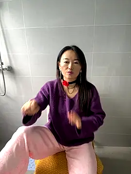 xiaorong3737 online show from November 22, 2025, 4:33 am