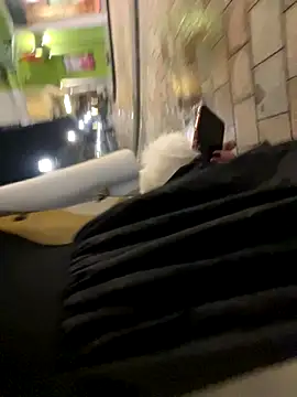 Queen-of-Love online show from December 21, 2025, 3:03 pm