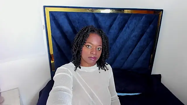 LunaDIaz  online show from January 10, 2026, 11:49 am