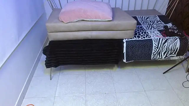 Snapshot of Roxanne_vale chatting on February 26, 2026, 8:09 pm Roxanne vale online show from February 26, 2026, 8:09 pm