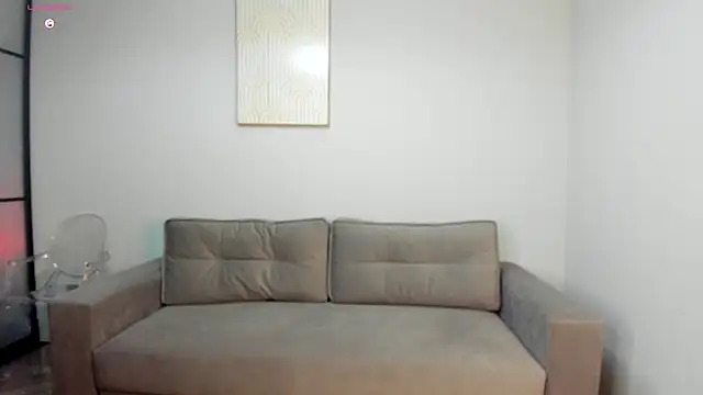 effieelfy online show from December 17, 2025, 3:17 pm