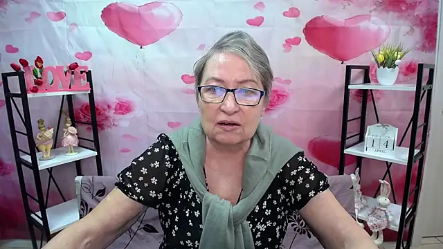 OlgaLuck online show from April 14, 2026, 5:34 am