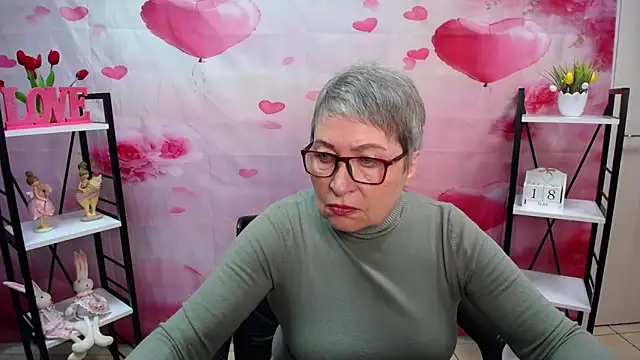 OlgaLuck online show from May 18, 2026, 5:02 am