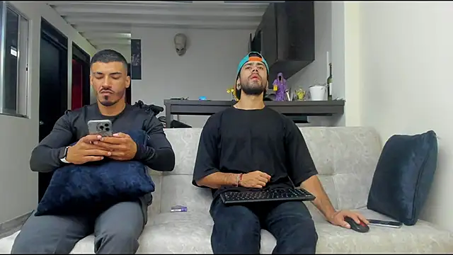 Snapshot of heteros_curious chatting on November 24, 2025, 9:59 pm heteros curious online show from November 24, 2025, 9:59 pm