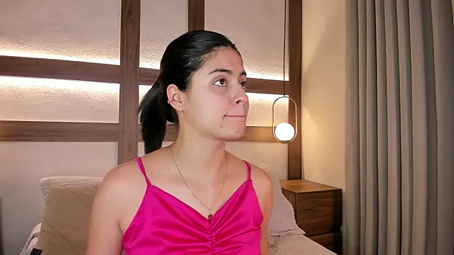 SarhaVega online show from April 4, 2026, 12:45 pm