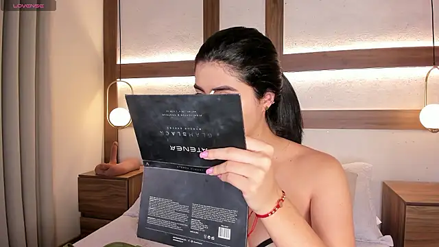 Snapshot of SarhaVega chatting on January 18, 2026, 1:36 pm SarhaVega online show from January 18, 2026, 1:36 pm