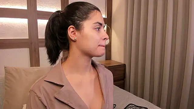 Snapshot of SarhaVega chatting on February 7, 2026, 12:57 pm SarhaVega online show from February 7, 2026, 12:57 pm