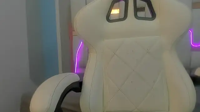 mask red girl online show from February 4, 2026, 7:53 pm