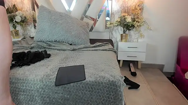 Mysterius Woman online show from February 16, 2026, 12:59 pm