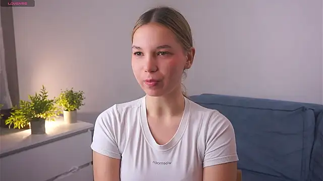 AmparoCilek online show from March 13, 2026, 9:09 pm