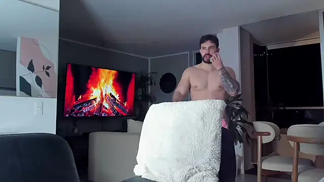 Valenthino Salvatore online show from March 23, 2026, 3:50 am