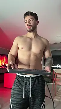 Valenthino Salvatore online show from December 21, 2025, 4:14 am