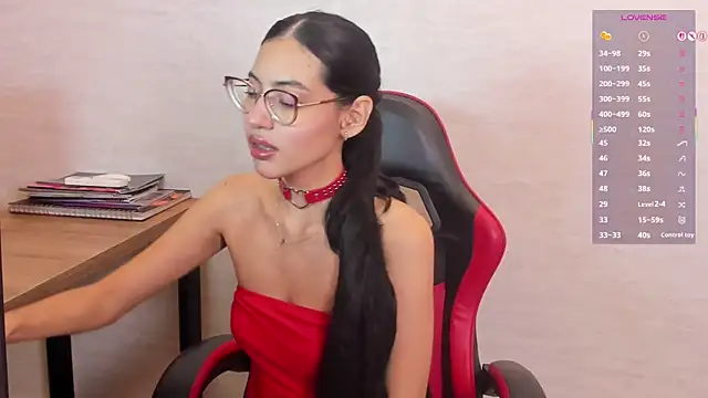 Snapshot of VanessaBoch chatting on May 5, 2026, 7:50 pm VanessaBoch online show from May 5, 2026, 7:50 pm