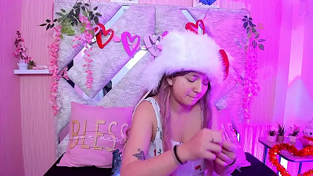 Snapshot of CandySwan chatting on February 24, 2026, 11:44 am CandySwan online show from February 24, 2026, 11:44 am