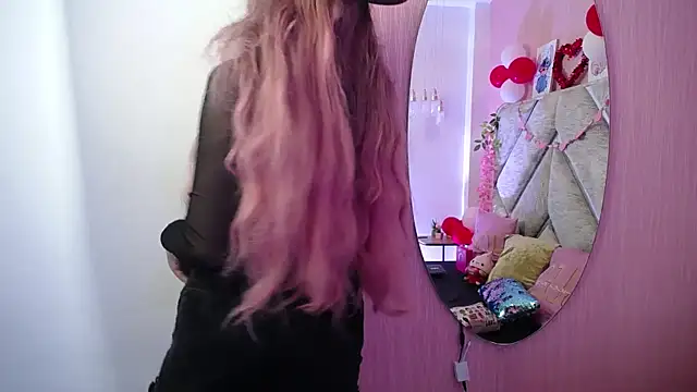 Snapshot of CandySwan chatting on February 16, 2026, 11:53 am CandySwan online show from February 16, 2026, 11:53 am