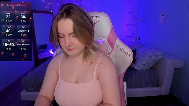 lovelyy julia online show from November 25, 2025, 8:25 am