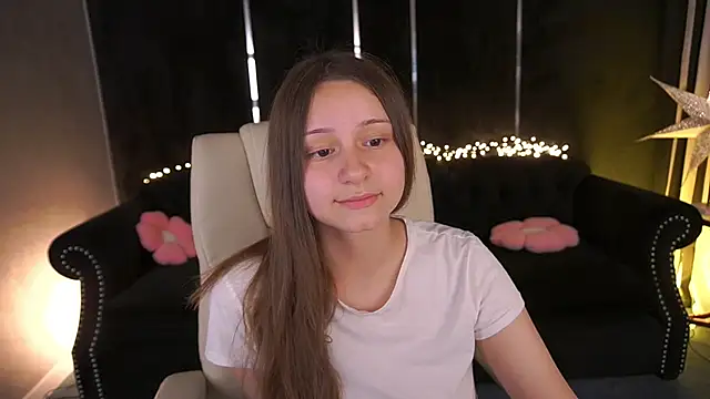 TinyNatalie online show from May 22, 2026, 8:51 pm