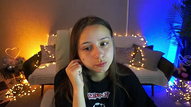TinyNatalie online show from May 17, 2026, 8:20 pm