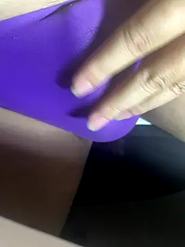 boyyyy2k1 online show from December 5, 2025, 1:21 pm