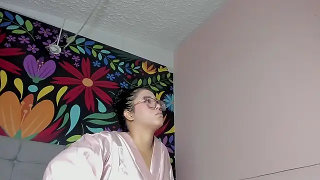 Snapshot of AmberRoses_ chatting on November 26, 2025, 12:49 pm AmberRoses online show from November 26, 2025, 12:49 pm